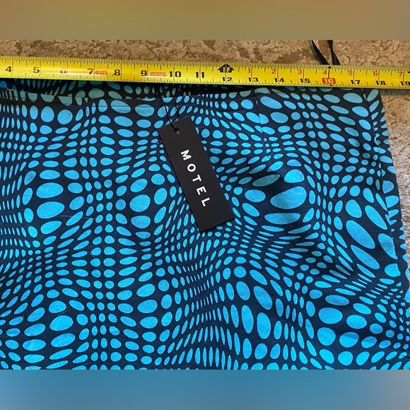 MOTEL | NWT’s Y2K optical illusion patterned mini skirt - Picture 7 of 7